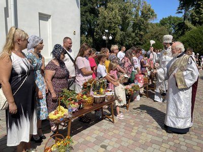 "Щоб дари дали нам силу": як у Полтаві відзначають Яблучний Спас "Щоб дари дали нам силу": як у Полтаві відзначають Яблучний Спас