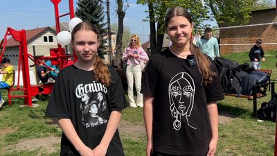 Антивандальні тренажери з бесідкою та волейбольним майданчиком відкрили у місті на Рівненщині Антивандальні тренажери з бесідкою та волейбольним майданчиком відкрили у місті на Рівненщині