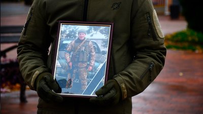 Похорон військових на Чернігівщині: попрощалися з двома військовослужбовцями Похорон військових на Чернігівщині: попрощалися з двома військовослужбовцями