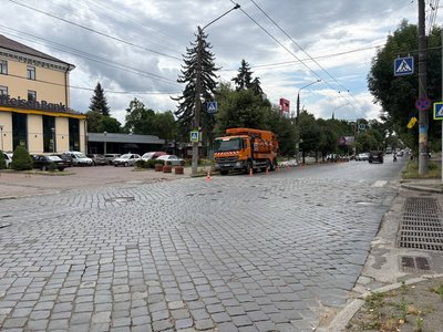 Привезли матеріали, але робітники ще не працюють: що з ремонтом вулиці Головної у Чернівцях Привезли матеріали, але робітники ще не працюють: що з ремонтом вулиці Головної у Чернівцях