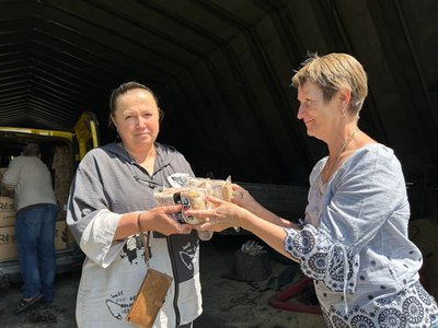 "Щоб не плакали діти і настав мир". Як волонтерка з Синельниківщини допомагає переселенцям та військовим "Щоб не плакали діти і настав мир". Як волонтерка з Синельниківщини допомагає переселенцям та військовим