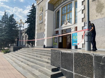 У Рівному повідомили про замінування двох вокзалів та ринку У Рівному повідомили про замінування двох вокзалів та ринку