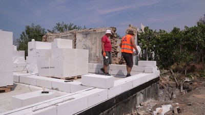 "Вирішили допомогти, чим можемо". Працівники сільради із Закарпаття під час відпустки приїхали відбудовувати Херсонщину "Вирішили допомогти, чим можемо". Працівники сільради із Закарпаття під час відпустки приїхали відбудовувати Херсонщину