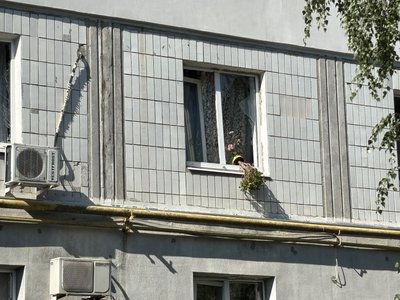 У Чугуєві пошкоджені вікна після російської атаки, 18 липня 2025 року