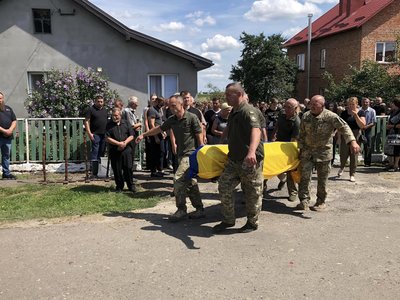 Прощання із бійцем, похорон Прощання із бійцем, похорон