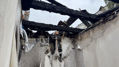 «Квартири заливає дощем»: у Кропивницькому вигорілий понад два місяці тому будинок залишається без даху «Квартири заливає дощем»: у Кропивницькому вигорілий понад два місяці тому будинок залишається без даху
