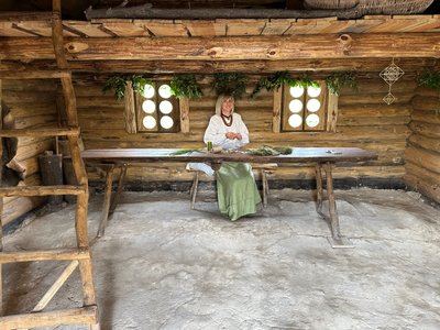 Ірина Кухар у ремісничій майстерні