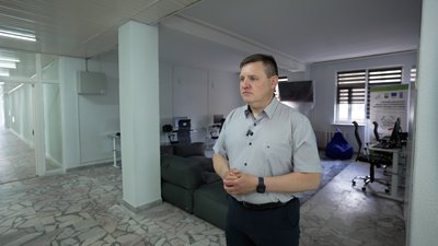 У Славутичі в приміщенні лікарні облаштували ще один поверх під прихисток для переселенців: який вигляд він має У Славутичі в приміщенні лікарні облаштували ще один поверх під прихисток для переселенців: який вигляд він має