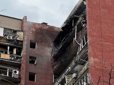 Фоторепортаж з місця удару РФ по Дніпру Фоторепортаж з місця удару РФ по Дніпру
