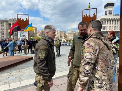 "Вірний Україні до кінця": в останню путь провели бійця "Правого сектору" Віктора "Іранця" Панаска "Вірний Україні до кінця": в останню путь провели бійця "Правого сектору" Віктора "Іранця" Панаска