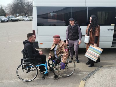 Збирає гроші для ЗСУ. У Кропивницький вдруге приїхав херсонський волонтер дядя Гриша Збирає гроші для ЗСУ. У Кропивницький вдруге приїхав херсонський волонтер дядя Гриша