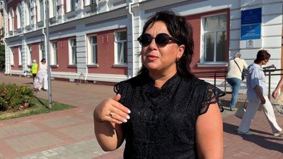 «Над міською радою — небо видно»: як відновлюють адмінбудівлю у Прилуках, куди влучив російський дрон «Над міською радою — небо видно»: як відновлюють адмінбудівлю у Прилуках, куди влучив російський дрон