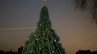 Ялинки у Дніпрі: де розмістили святкові дерева у місті