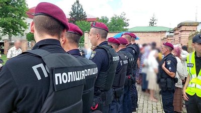 У Білій Церкві священники УПЦ МП відмовляються залишити собор У Білій Церкві священники УПЦ МП відмовляються залишити собор