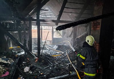 У селищі на Закарпатті сталася пожежа у двох житлових будинках У селищі на Закарпатті сталася пожежа у двох житлових будинках