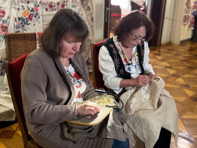"Сорочка для захисника": майстриня з Черкас створила проєкт зі створення вишиванок для військових "Сорочка для захисника": майстриня з Черкас створила проєкт зі створення вишиванок для військових