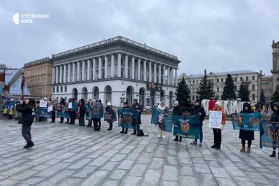 "1000 днів полону": у Києві рідні морських піхотинців зібралися на акцію "1000 днів полону": у Києві рідні морських піхотинців зібралися на акцію