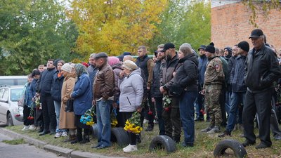 У Сумах попрощалися з ексгравцем юнацької збірної з футболу Дмитром Богачовим У Сумах попрощалися з ексгравцем юнацької збірної з футболу Дмитром Богачовим