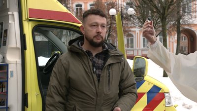 У Чернігові військовим передали "швидку" від подружжя з Бельгії У Чернігові військовим передали "швидку" від подружжя з Бельгії
