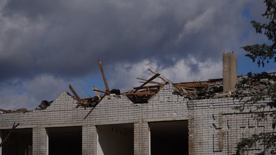 "Залишилося 12 людей у нас": як живуть останні мешканці прифронтової Олександрівки на Дніпропетровщині "Залишилося 12 людей у нас": як живуть останні мешканці прифронтової Олександрівки на Дніпропетровщині