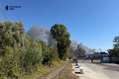 Атака на Київщину: Росія повторно атакувала об'єкт під час гасіння пожежі Атака на Київщину: Росія повторно атакувала об'єкт під час гасіння пожежі