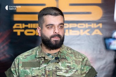 "Сиділи голодні, зверху насипали гради": в Одесі презентували фільм про оборону Торецька "Сиділи голодні, зверху насипали гради": в Одесі презентували фільм про оборону Торецька