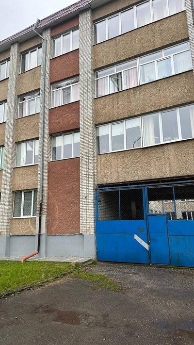 Розбиті вікна школи Розбиті вікна школи