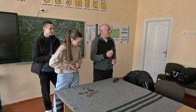 Демобілізований військовий з Волині вчителює і пише ікони на ящиках з-під набоїв Демобілізований військовий з Волині вчителює і пише ікони на ящиках з-під набоїв