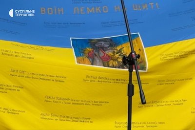 Воїн, лемко, на щиті, історія прапора, який українці передали полякам у Ждині, лемківська ватра Воїн, лемко, на щиті, історія прапора, який українці передали полякам у Ждині, лемківська ватра