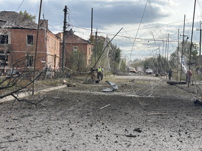 Повторний удар КАБами по Сумах: пошкоджені близько 20 будинків, шестеро людей травмовані Повторний удар КАБами по Сумах: пошкоджені близько 20 будинків, шестеро людей травмовані