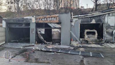 Дронова атака на Київ: уламки впали в кількох районах, виникли пожежі Дронова атака на Київ: уламки впали в кількох районах, виникли пожежі