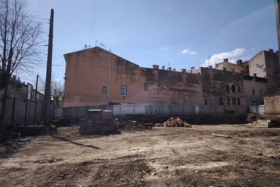 Вигляд території на вулиці Івана Франка у Чернівцях, де будуть будувати багатоповерхівку Вигляд території на вулиці Івана Франка у Чернівцях, де будуть будувати багатоповерхівку