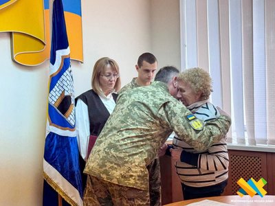 У Житомирі родинам загиблих військових передали державні нагороди У Житомирі родинам загиблих військових передали державні нагороди