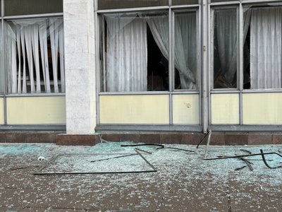 У Кременчуці через російську атаку пошкоджено палац культури: вибило близько 80 вікон У Кременчуці через російську атаку пошкоджено палац культури: вибило близько 80 вікон