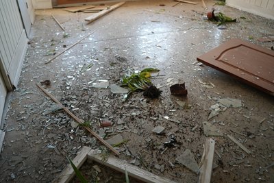 Поранений охоронець, пошкоджене житло: наслідки обстрілу підприємства у Сумах Поранений охоронець, пошкоджене житло: наслідки обстрілу підприємства у Сумах