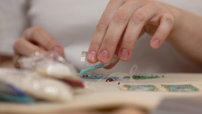 Відчувають захист завдяки прикрасам. Як на Буковині майстрині виготовляють старовинні ґердани та силянки | Жива спадщина