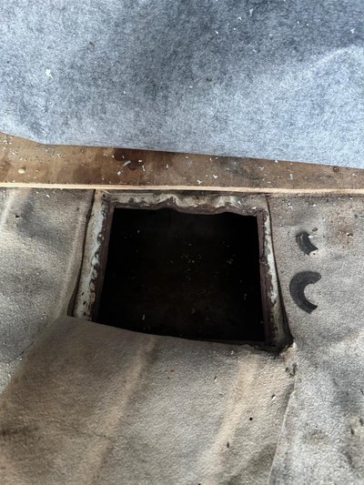 На Львівщині митники виявили понад тисячу сигарет у прихованому сховку мікроавтобуса На Львівщині митники виявили понад тисячу сигарет у прихованому сховку мікроавтобуса