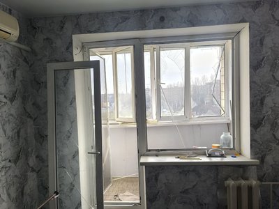 У Кривому Розі ліквідовують наслідки атаки РФ У Кривому Розі ліквідовують наслідки атаки РФ