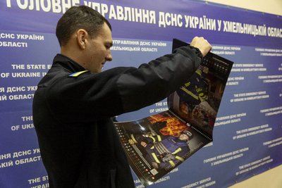 12 історій відваги: рятувальники Хмельниччини презентували календар на 2025 рік 12 історій відваги: рятувальники Хмельниччини презентували календар на 2025 рік