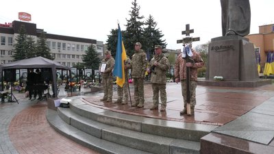 Із 33-річним добровольцем Миколою Усенком попрощались у Рівному Із 33-річним добровольцем Миколою Усенком попрощались у Рівному