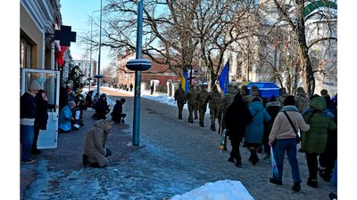 Похорон військових на Чернігівщині: в останню путь провели Данила Гусака та Юрія Полякова Похорон військових на Чернігівщині: в останню путь провели Данила Гусака та Юрія Полякова