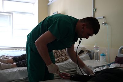 "Людяність, милосердя, допомога". Медбрат і медсестри — про свою роботу "Людяність, милосердя, допомога". Медбрат і медсестри — про свою роботу
