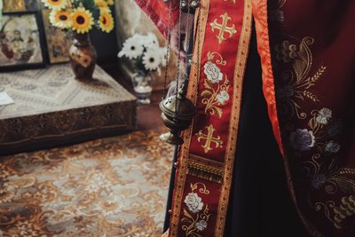 Катають яйця на могилах, кладуть цукерки й паски біля поховань та моляться: як відзначають Проводи на Сумщині Катають яйця на могилах, кладуть цукерки й паски біля поховань та моляться: як відзначають Проводи на Сумщині