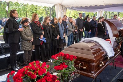 "Я досі не вірю": в Одесі попрощалися з депутатом міськради Олександром Іваницьким, якого знайшли мертвим в авто "Я досі не вірю": в Одесі попрощалися з депутатом міськради Олександром Іваницьким, якого знайшли мертвим в авто
