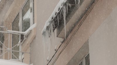 "Ще треба 32 градуси морозу": як автомобілісти та пішоходи справляються з наслідками снігопаду у Рівному "Ще треба 32 градуси морозу": як автомобілісти та пішоходи справляються з наслідками снігопаду у Рівному