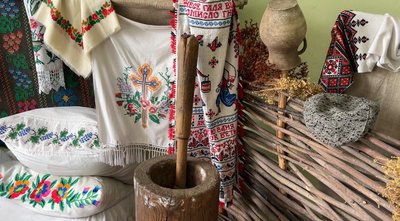 “Це наше – українське”: музей з речей місцевих жителів створили у сільському клубі на Рівненщині “Це наше – українське”: музей з речей місцевих жителів створили у сільському клубі на Рівненщині