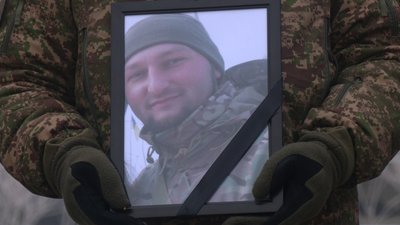 Загинули на Донеччині: з бійцями Василем Заріцьким та Олександром Кравчуком попрощалися у Рівному Загинули на Донеччині: з бійцями Василем Заріцьким та Олександром Кравчуком попрощалися у Рівному