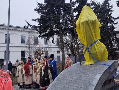 "Його вклад був величезний": у Полтаві відкрили пам’ятник Григорію Сковороді "Його вклад був величезний": у Полтаві відкрили пам’ятник Григорію Сковороді