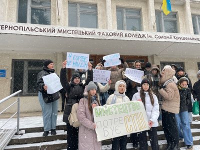 акція протесту, протестувальники, Тернопільська обласна рада, забрати приміщення акція протесту, протестувальники, Тернопільська обласна рада, забрати приміщення