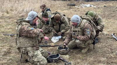 "Вони дуже файно воюють": як колишні ув’язнені боронять країну в складі спецпідрозділу "Шквал" "Вони дуже файно воюють": як колишні ув’язнені боронять країну в складі спецпідрозділу "Шквал"